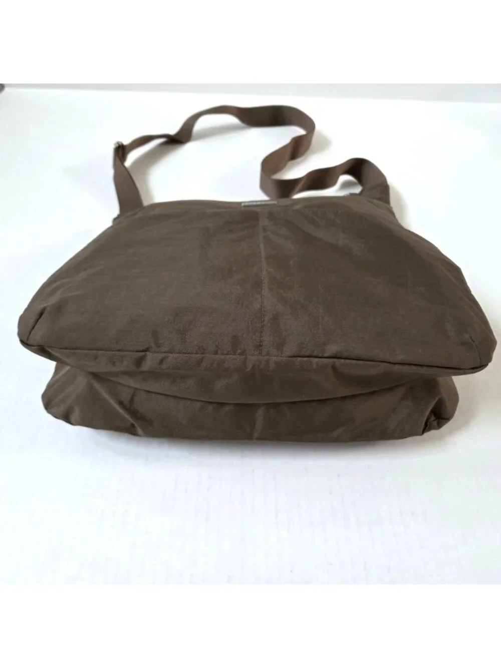 Baggallini Purse Brown Taupe Lightweight Travel Organizer Crossbody